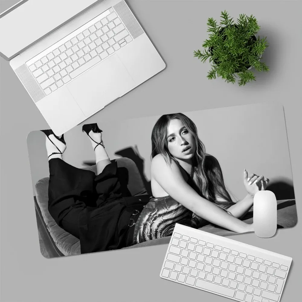 S3b849278c3ff41f8acf9dfe8f1e9ccbfC - Tate McRae Store