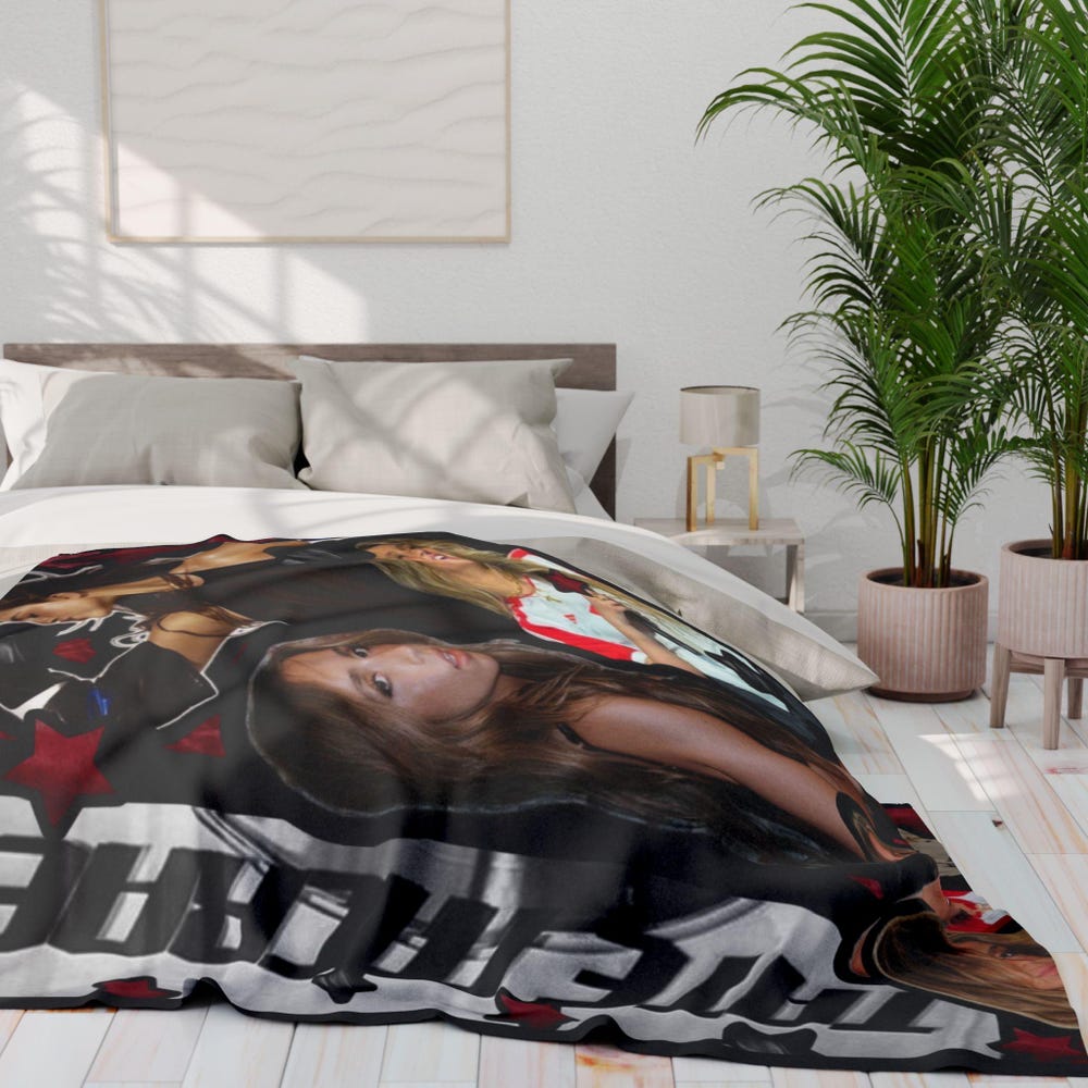 Tate McRae Singer Blanket - Image 2