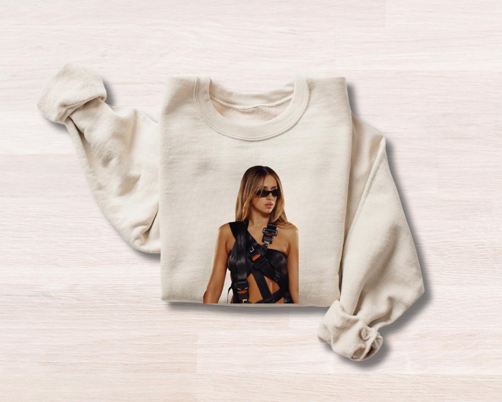 Tate McRae T8 Merch Sweatshirt